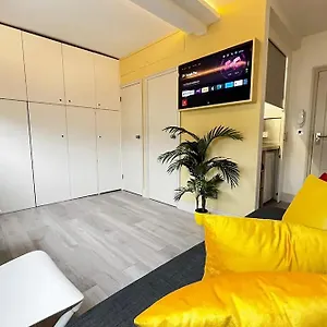  Apartment 10 Beachside Beauty Lux Steps From United Kingdom